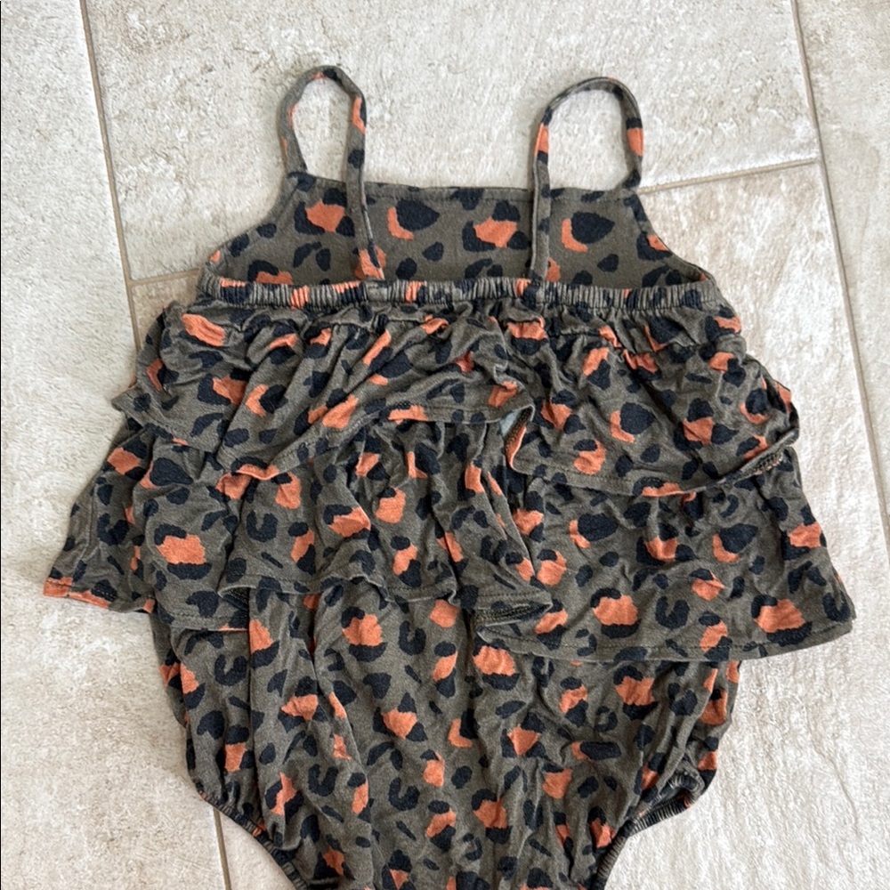 Posh Peanut Ruffle romper - Picture 2 of 2